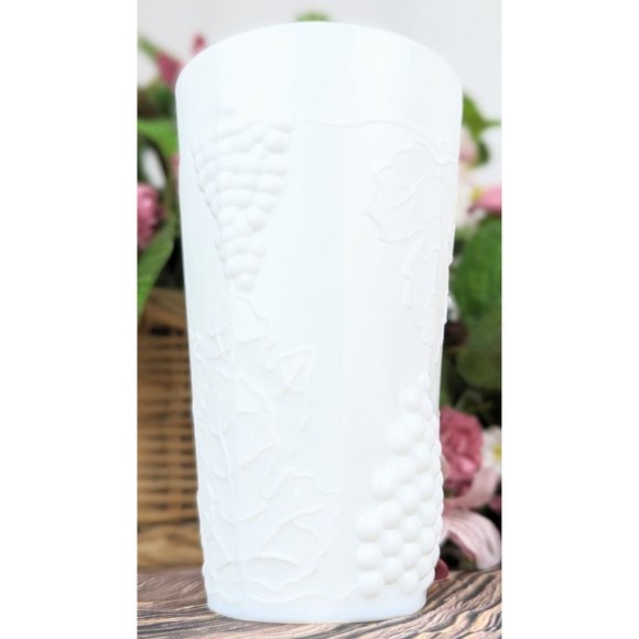 Vintage 1960s White Milk Glass Tumbler Cooler Harvest Grape Flower Small Vase - Picture 5 of 8